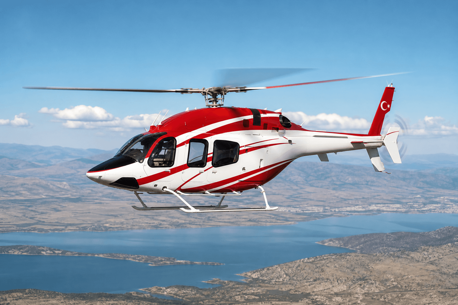 Türk bayraklı kırmızı-beyaz Bell 429 helikopteri