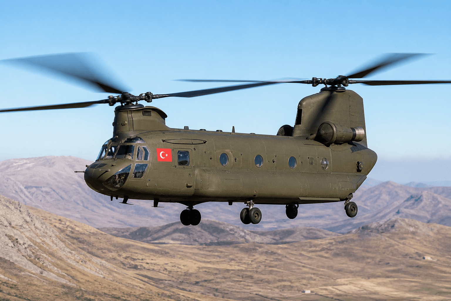 Türk bayraklı CH-47 Chinook helikopteri