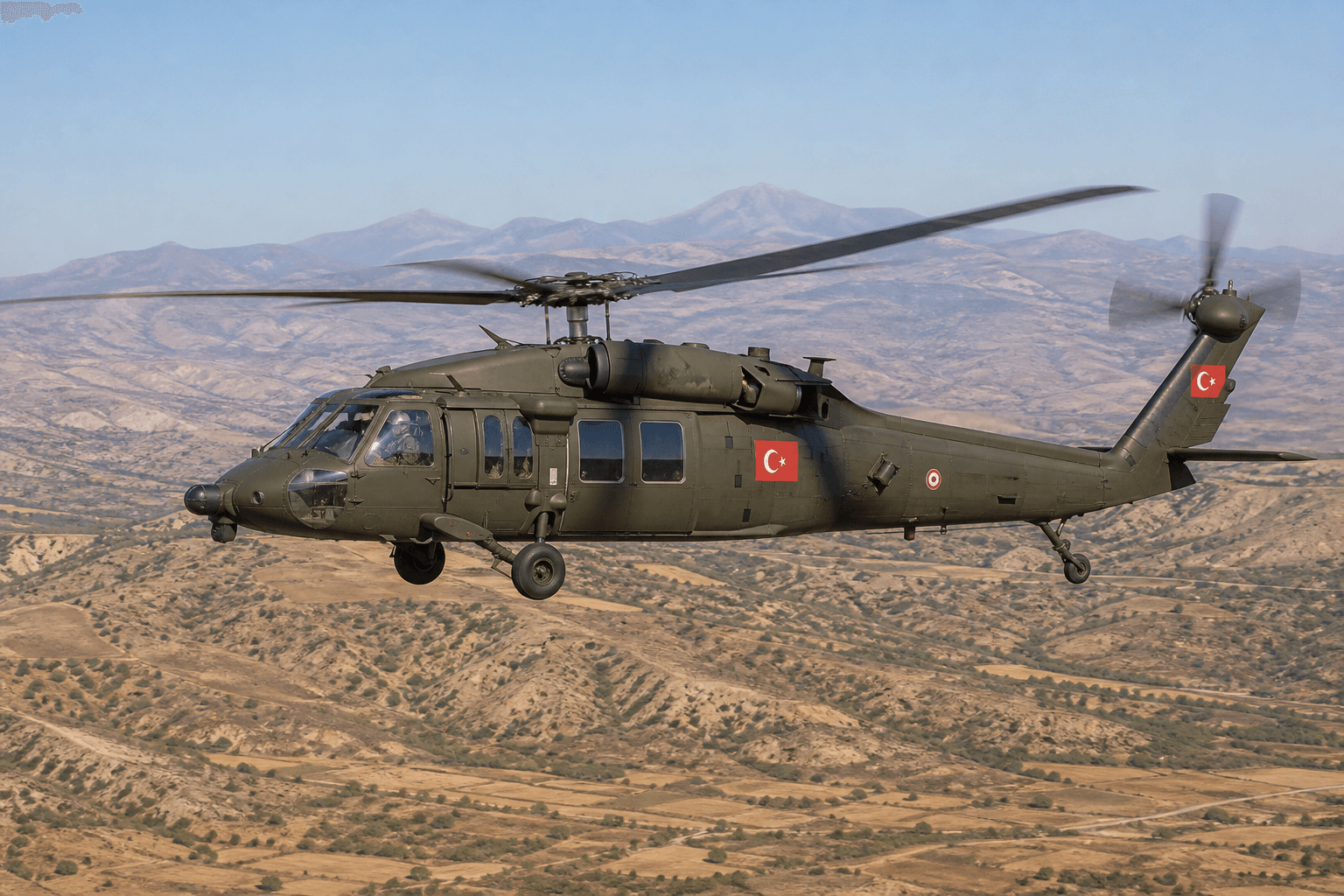 Türk bayraklı Sikorsky S-70 helikopteri